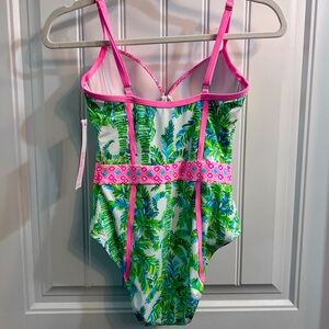 Fabulous Lilly Pulitzer one piece swim